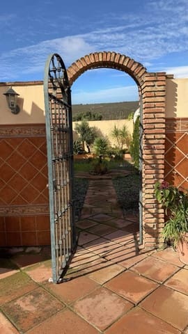 3 slaapkamer Villa te koop in La Línea de la Concepción met zwembad garage - € 480.000 (Ref: 9482051)