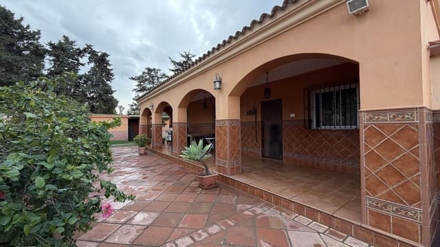 3 slaapkamer Villa te koop in La Línea de la Concepción met zwembad garage - € 480.000 (Ref: 9482051)