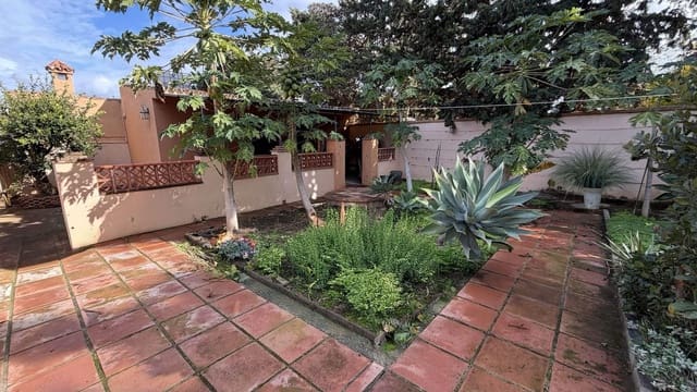 3 slaapkamer Villa te koop in La Línea de la Concepción met zwembad garage - € 480.000 (Ref: 9482051)