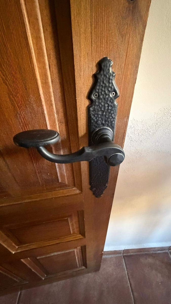 3 makuuhuone Huvila myytävänä paikassa La Linea de la Concepcion mukana uima-altaan 
autotalli - 480 000 € (Ref: 9482051)