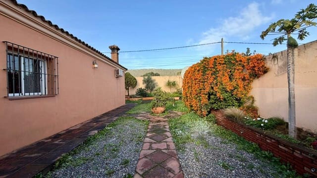 3 slaapkamer Villa te koop in La Línea de la Concepción met zwembad garage - € 480.000 (Ref: 9482051)