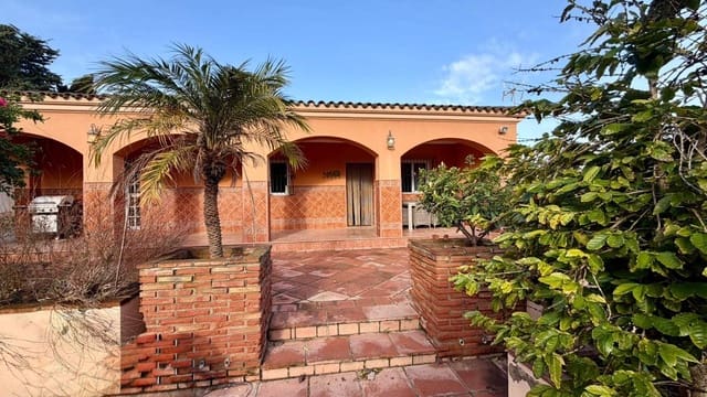 3 slaapkamer Villa te koop in La Línea de la Concepción met zwembad garage - € 480.000 (Ref: 9482051)