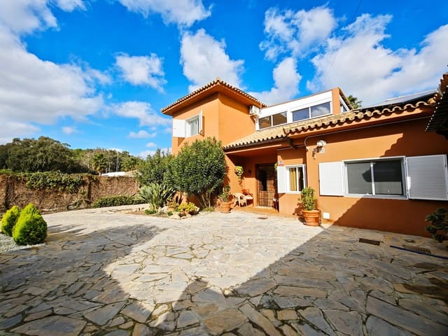 4 slaapkamer Villa te koop in Guadacorte, Los Barrios met zwembad garage - € 650.000 (Ref: 9502386)