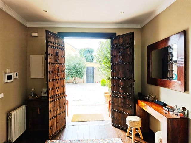 4 chambre Villa/Maison à vendre à Guadacorte, Los Barrios avec piscine garage - 650 000 € (Ref: 9502386)