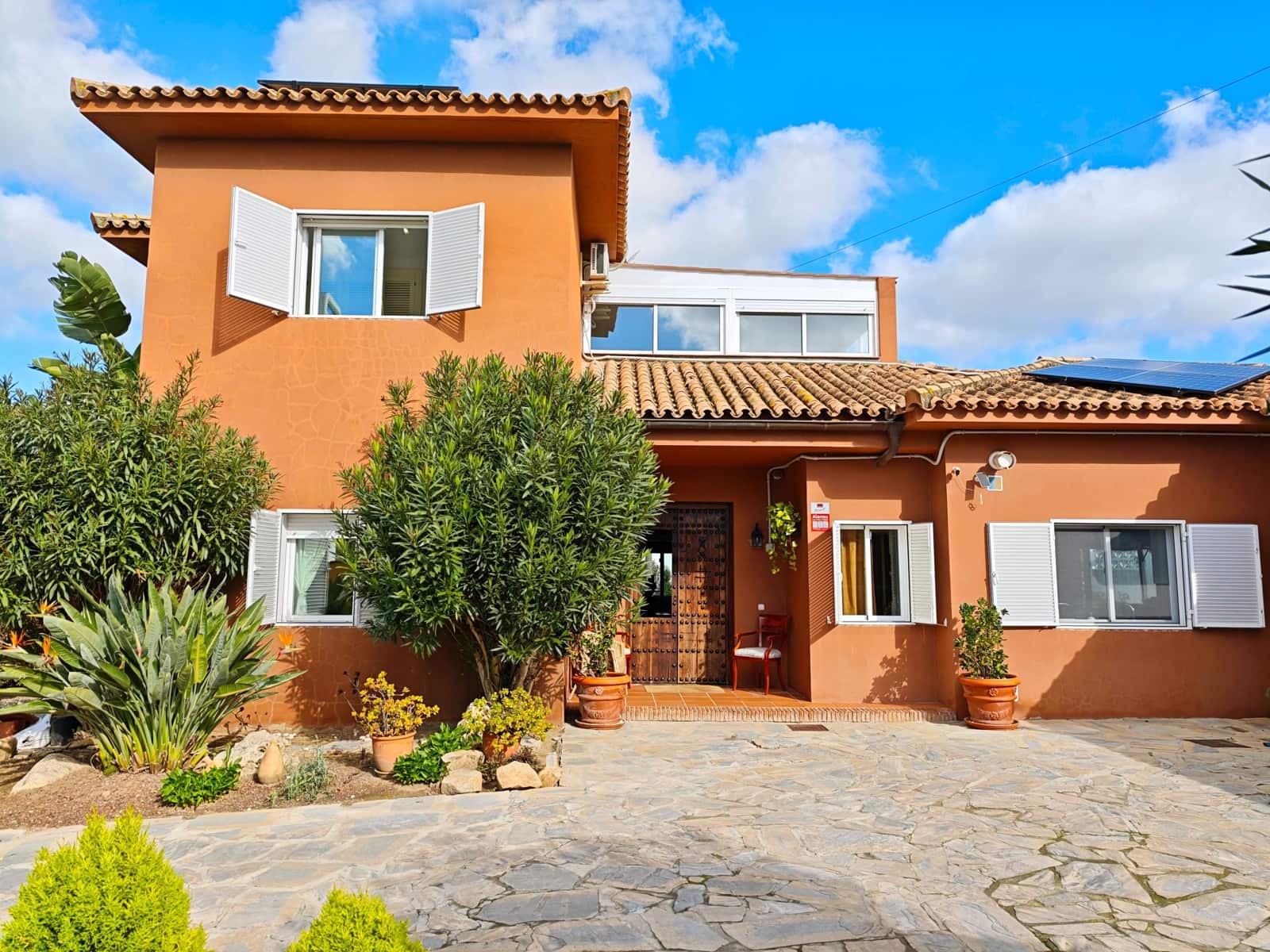 4 bedroom Villa for sale in Guadacorte with pool garage - € 650,000 (Ref: 9502386)