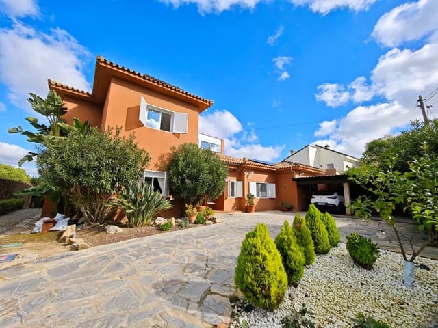 4 chambre Villa/Maison à vendre à Guadacorte, Los Barrios avec piscine garage - 650 000 € (Ref: 9502386)