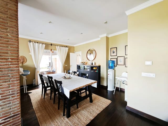 4 chambre Villa/Maison à vendre à Guadacorte, Los Barrios avec piscine garage - 650 000 € (Ref: 9502386)