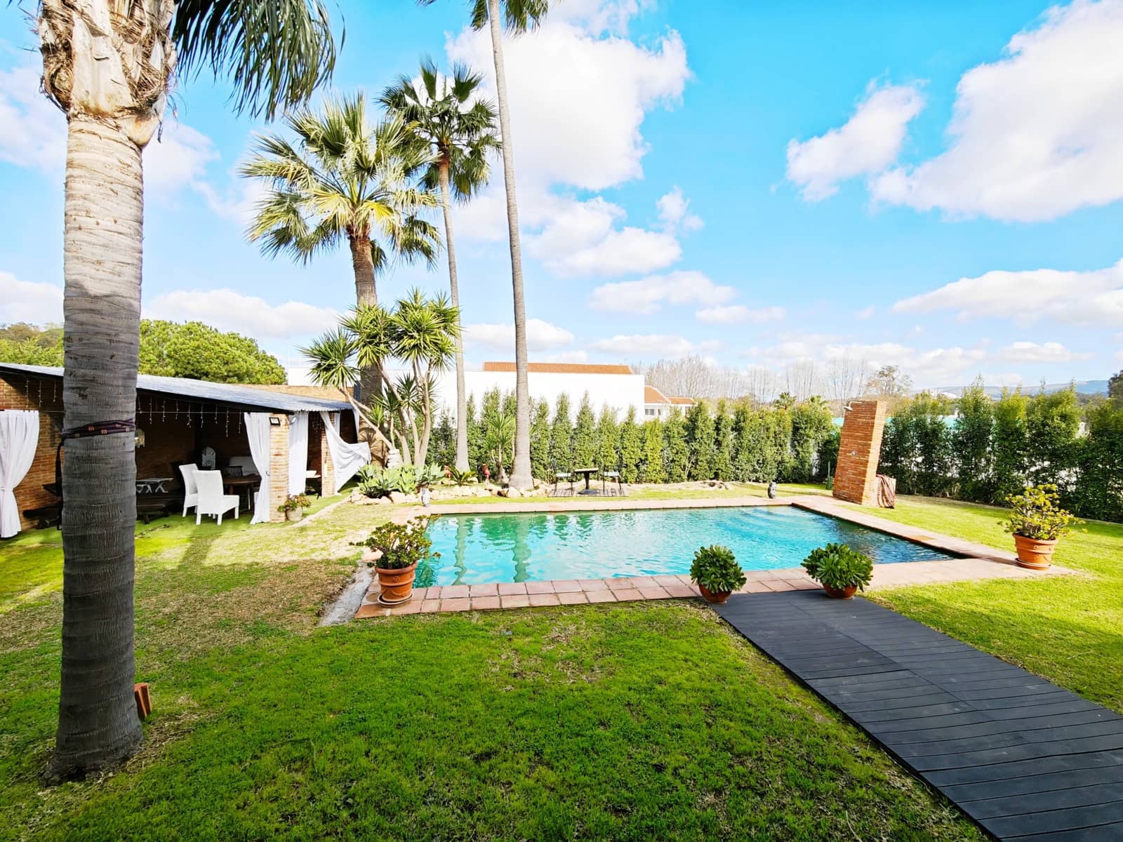 4 bedroom Villa for sale in Guadacorte with pool garage - € 650,000 (Ref: 9502386)