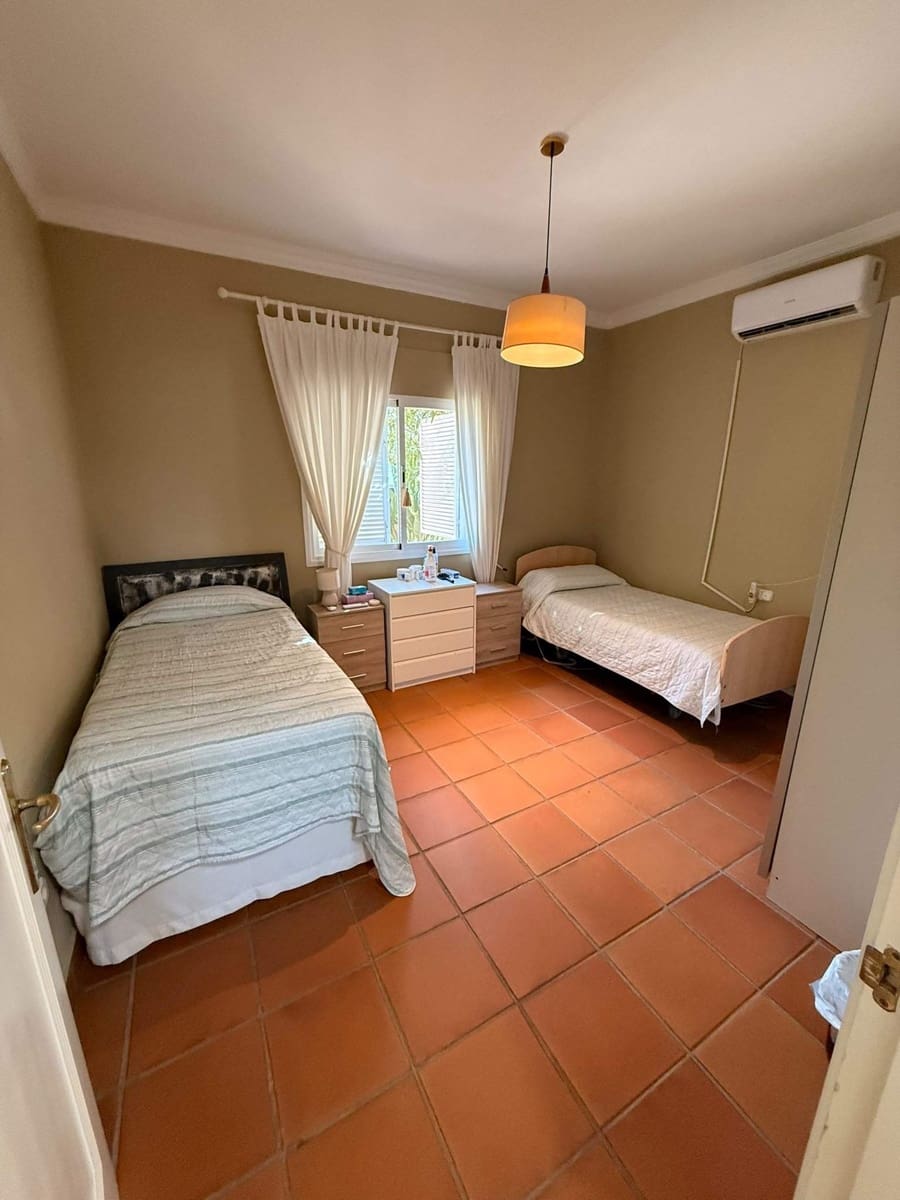 4 bedroom Villa for sale in Guadacorte with pool garage - € 595,000 (Ref: 9502386)