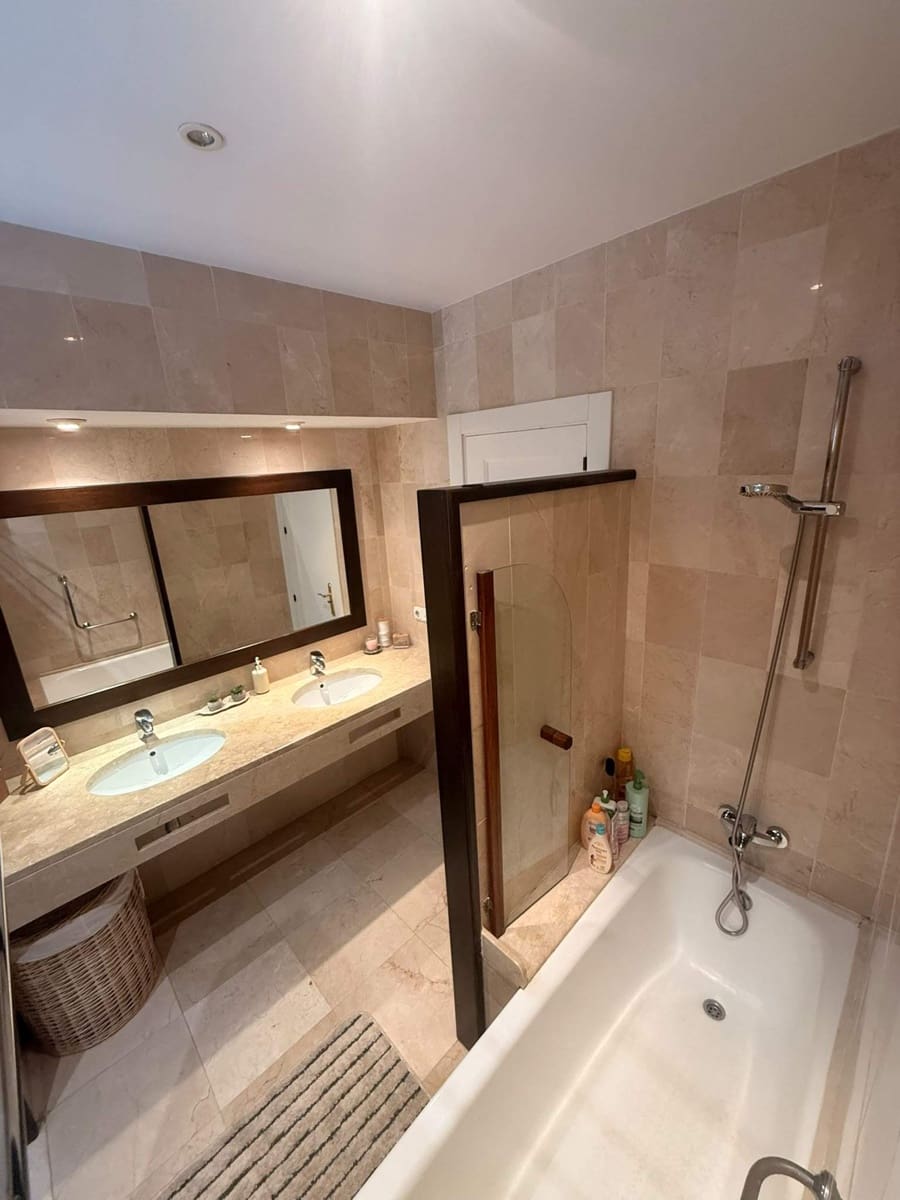 4 bedroom Villa for sale in Guadacorte with pool garage - € 595,000 (Ref: 9502386)
