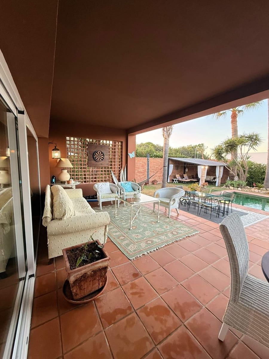 4 bedroom Villa for sale in Guadacorte with pool garage - € 595,000 (Ref: 9502386)