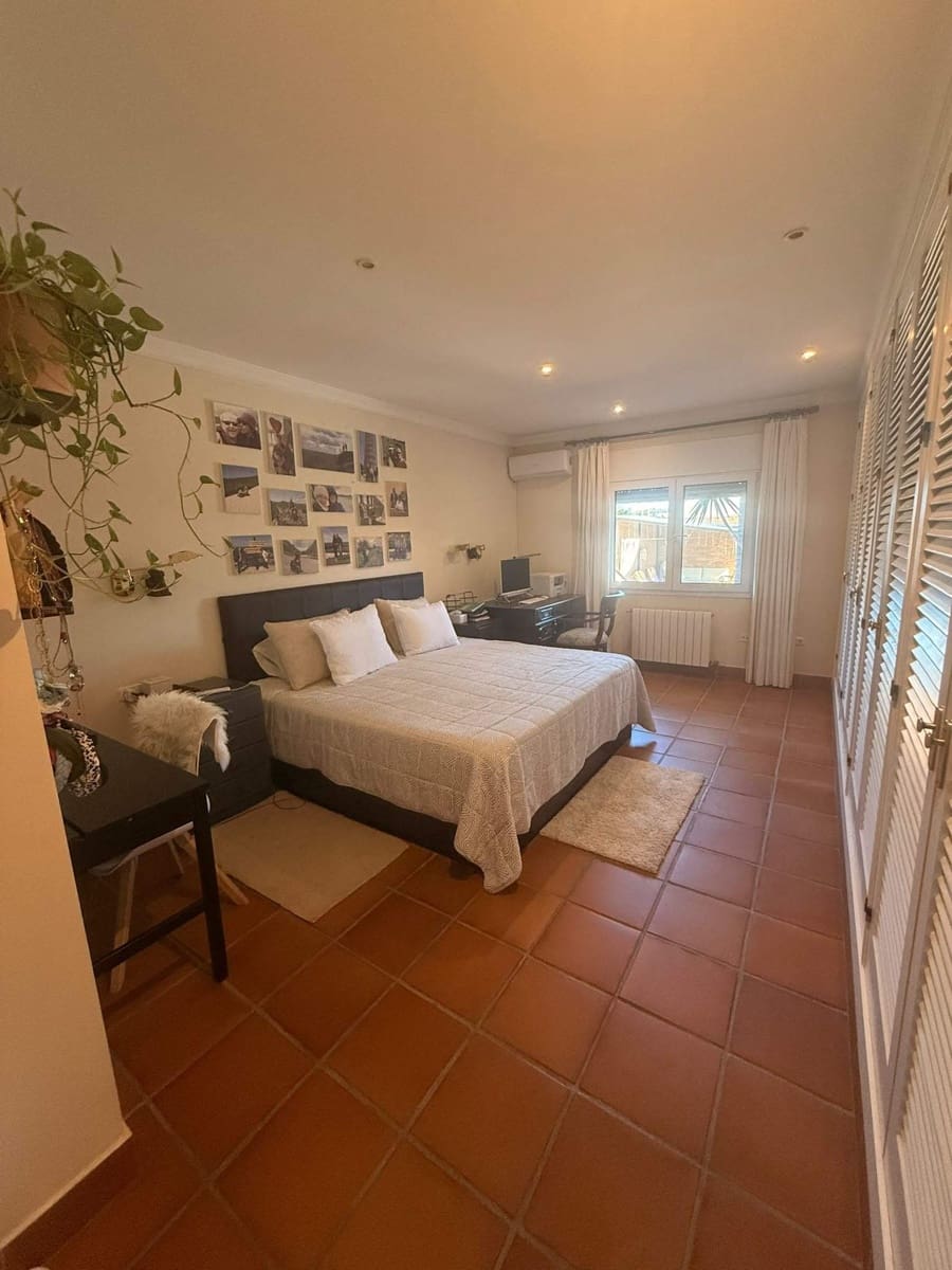4 bedroom Villa for sale in Guadacorte with pool garage - € 595,000 (Ref: 9502386)
