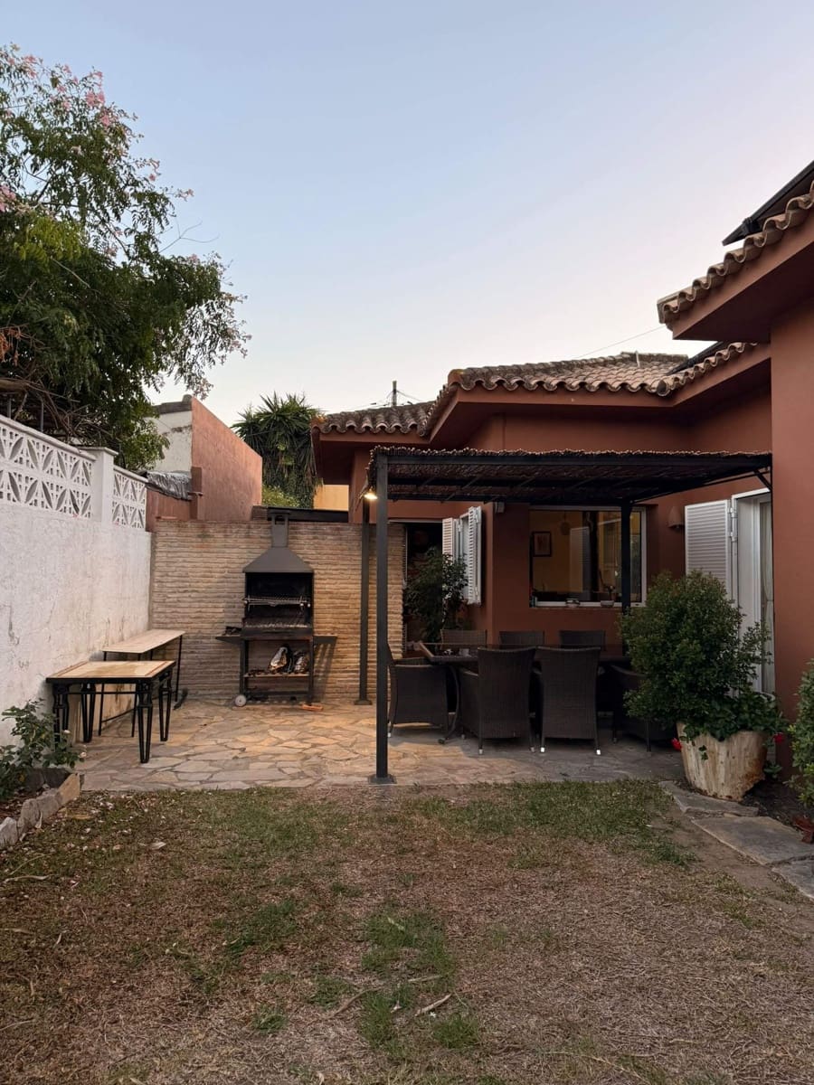 4 bedroom Villa for sale in Guadacorte with pool garage - € 595,000 (Ref: 9502386)
