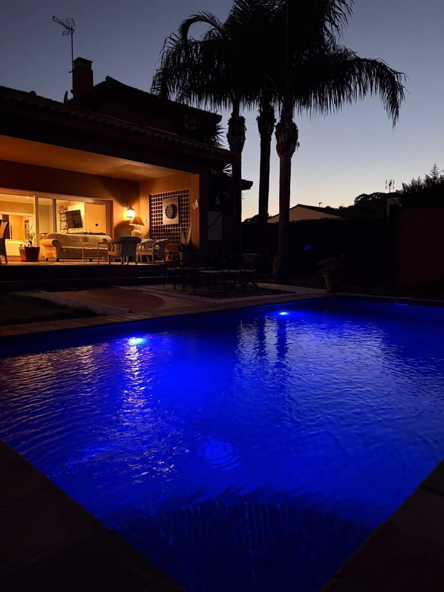 4 bedroom Villa for sale in Guadacorte with pool garage - € 595,000 (Ref: 9502386)