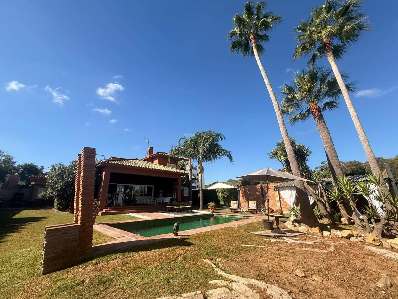 4 bedroom Villa for sale in Guadacorte with pool garage - € 595,000 (Ref: 9502386)