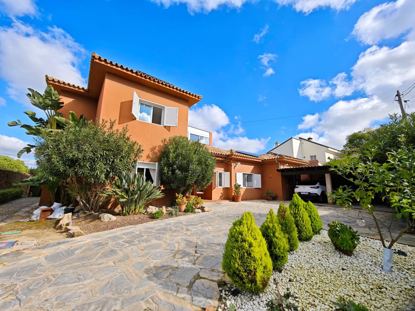 4 bedroom Villa for sale in Guadacorte with pool garage - € 595,000 (Ref: 9502386)