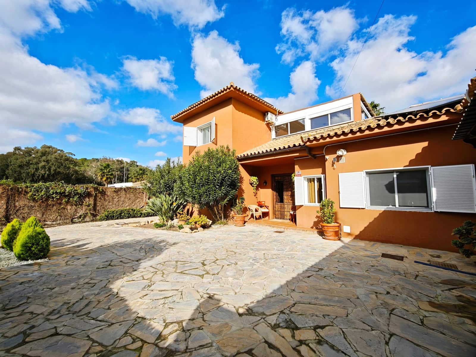 4 bedroom Villa for sale in Guadacorte with pool garage - € 595,000 (Ref: 9502386)