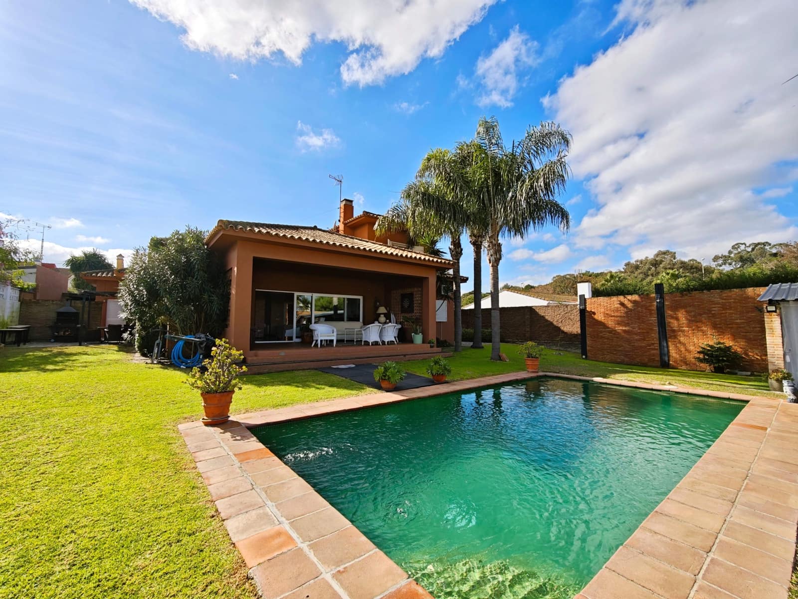 4 bedroom Villa for sale in Guadacorte with pool garage - € 595,000 (Ref: 9502386)