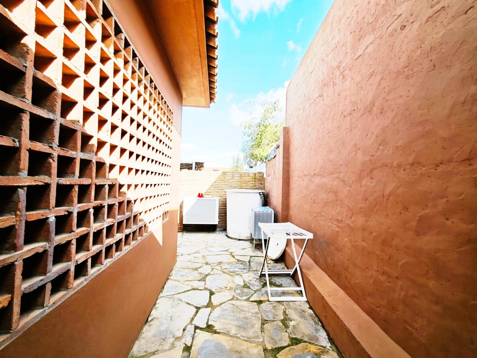 4 bedroom Villa for sale in Guadacorte with pool garage - € 595,000 (Ref: 9502386)