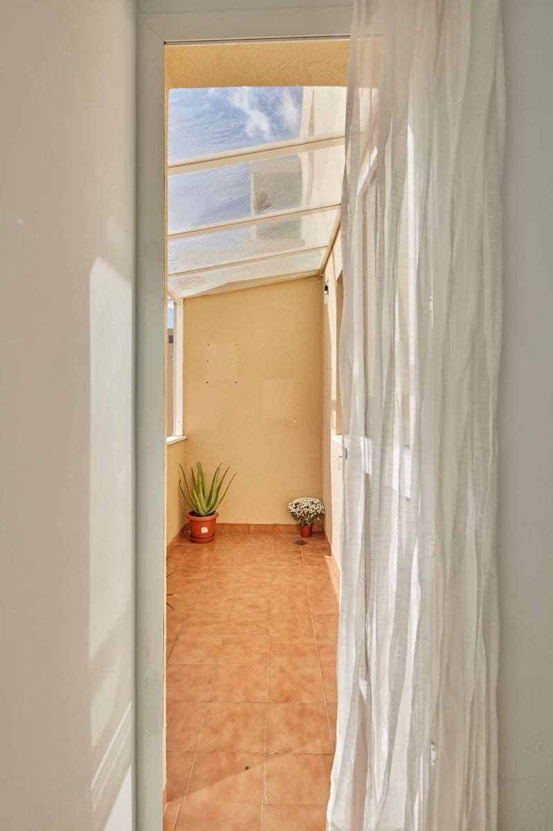 3 bedroom Flat for sale in Algeciras with pool garage - € 190,000 (Ref: 9502387)