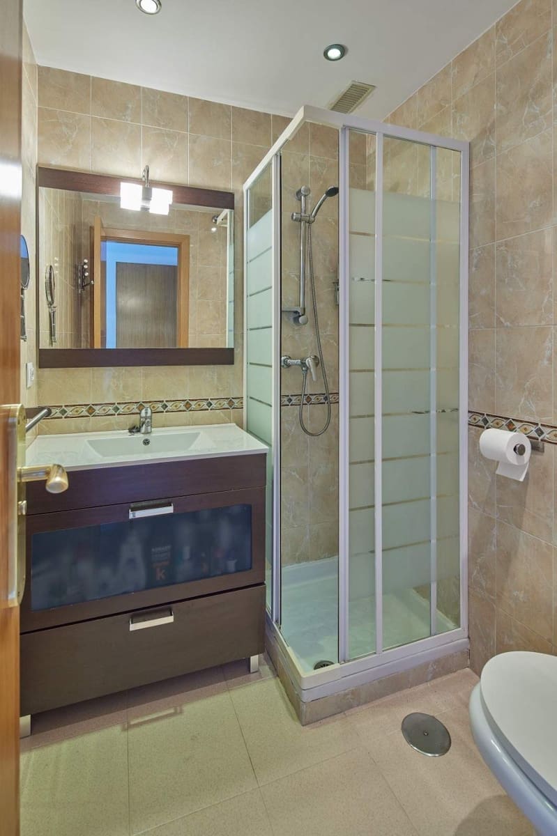 3 bedroom Flat for sale in Algeciras with pool garage - € 190,000 (Ref: 9502387)