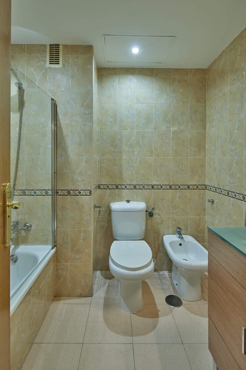 3 bedroom Flat for sale in Algeciras with pool garage - € 190,000 (Ref: 9502387)