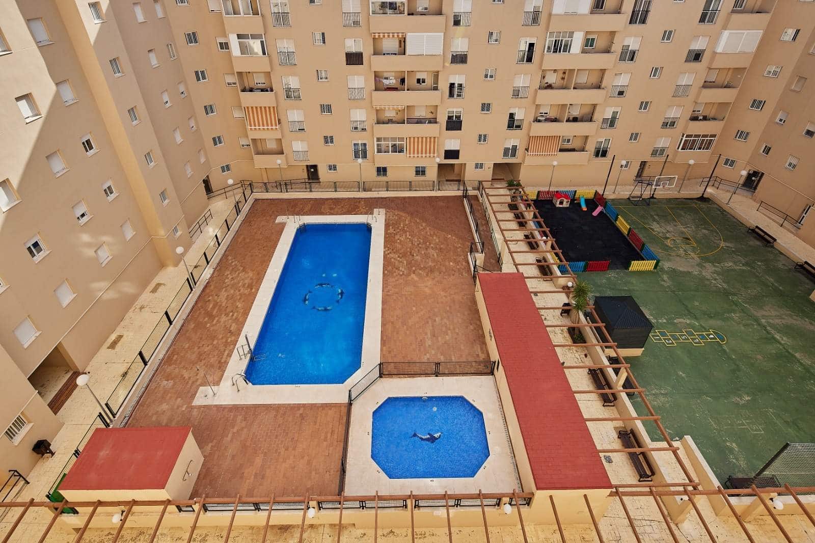 3 bedroom Flat for sale in Algeciras with pool garage - € 190,000 (Ref: 9502387)