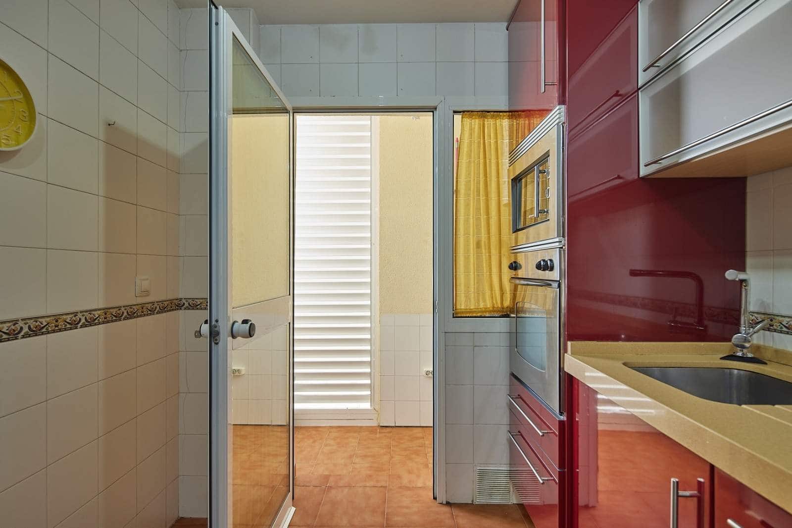 3 bedroom Flat for sale in Algeciras with pool garage - € 190,000 (Ref: 9502387)