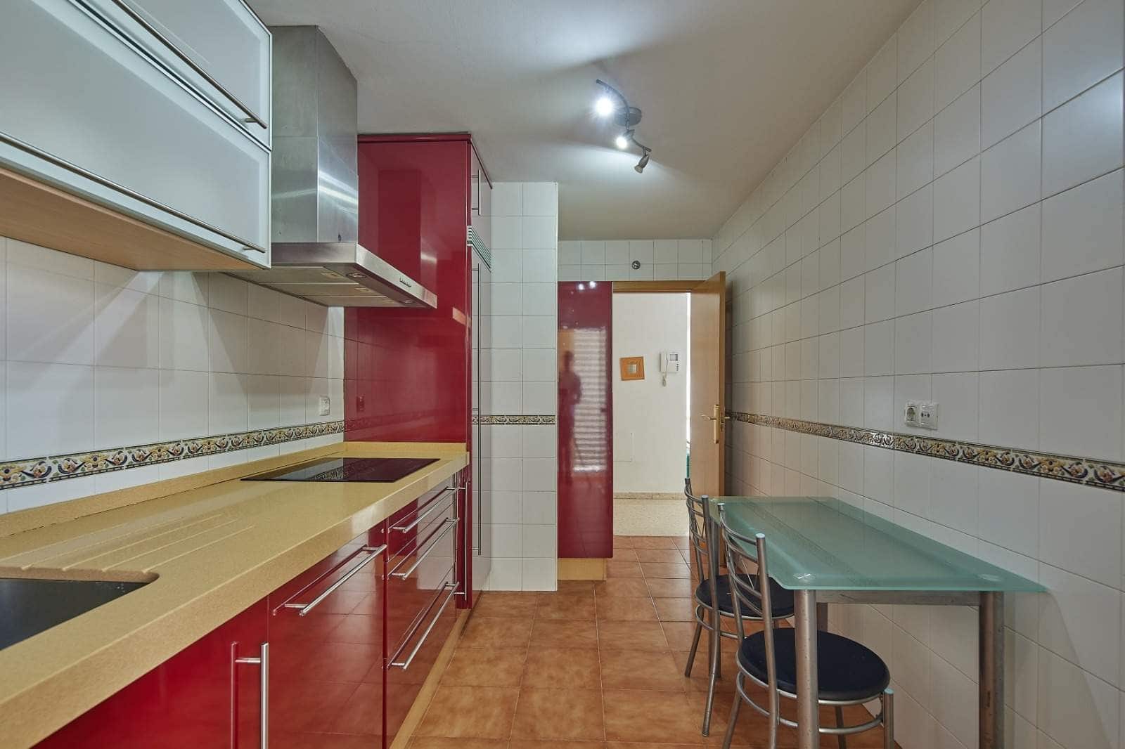 3 bedroom Flat for sale in Algeciras with pool garage - € 190,000 (Ref: 9502387)