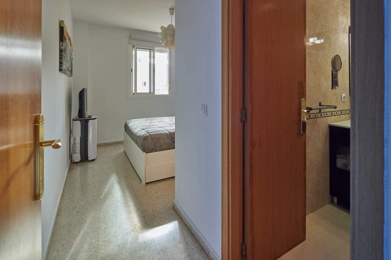 3 bedroom Flat for sale in Algeciras with pool garage - € 190,000 (Ref: 9502387)