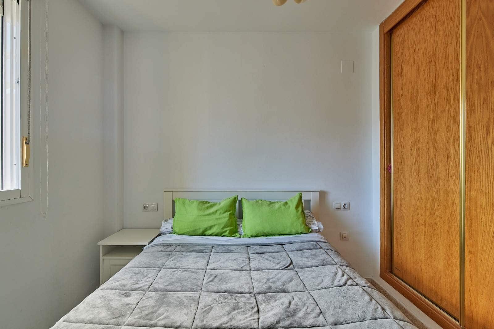 3 bedroom Flat for sale in Algeciras with pool garage - € 190,000 (Ref: 9502387)