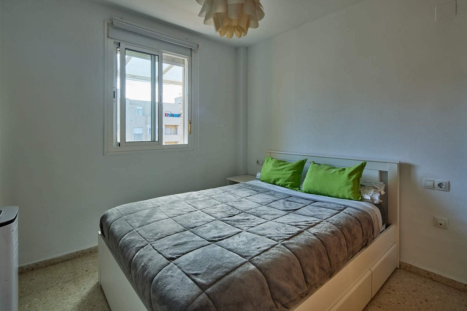 3 bedroom Flat for sale in Algeciras with pool garage - € 190,000 (Ref: 9502387)