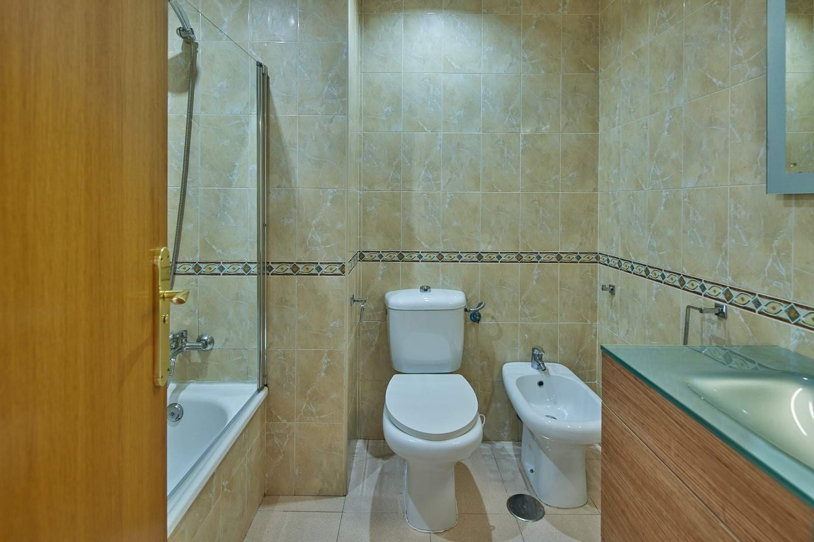 3 bedroom Flat for sale in Algeciras with pool garage - € 190,000 (Ref: 9502387)