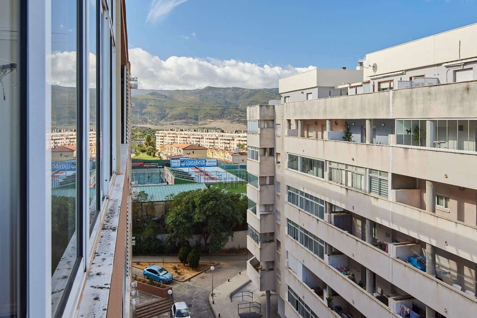 3 bedroom Flat for sale in Algeciras with pool garage - € 190,000 (Ref: 9502387)