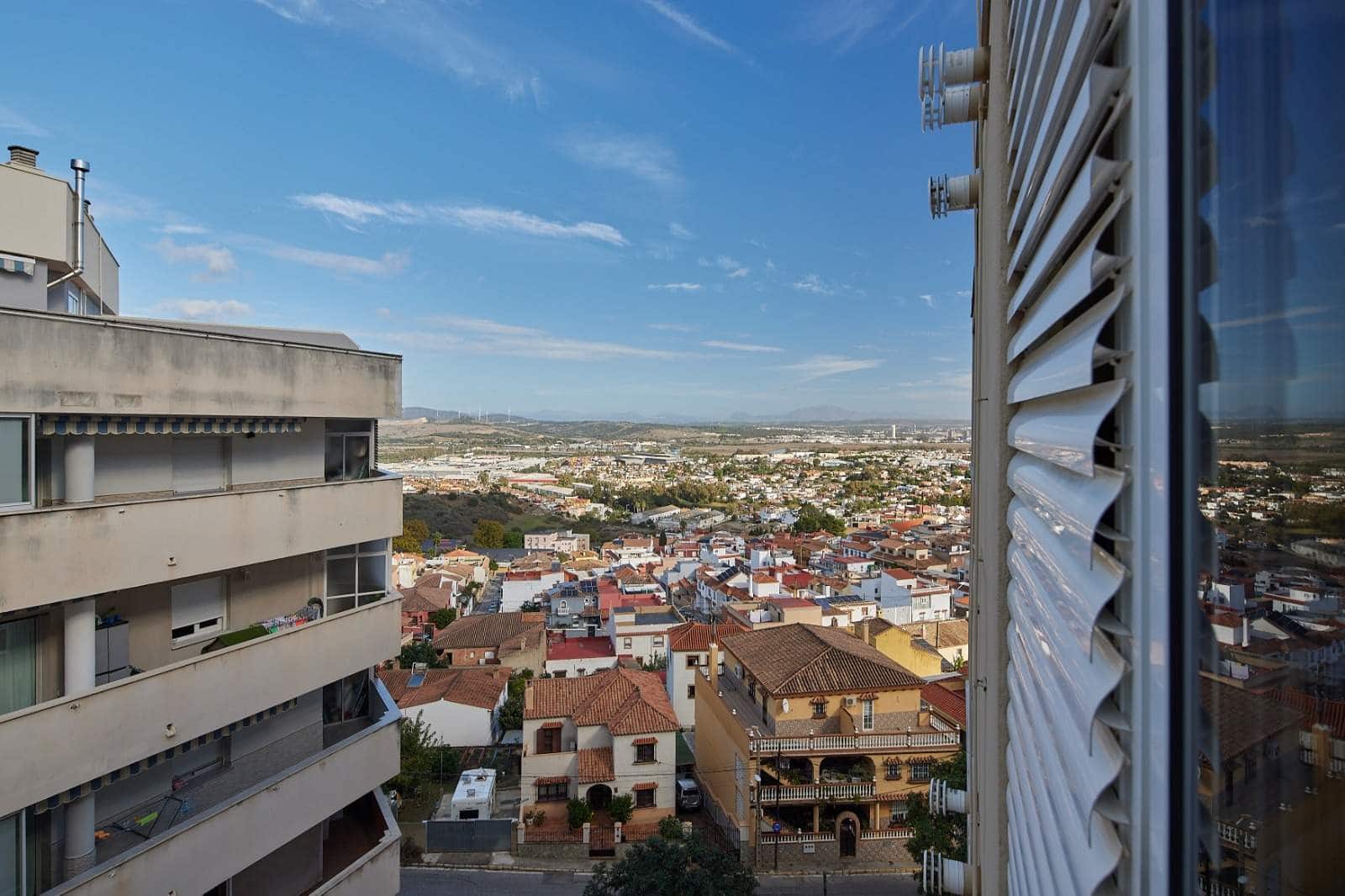 3 bedroom Flat for sale in Algeciras with pool garage - € 190,000 (Ref: 9502387)