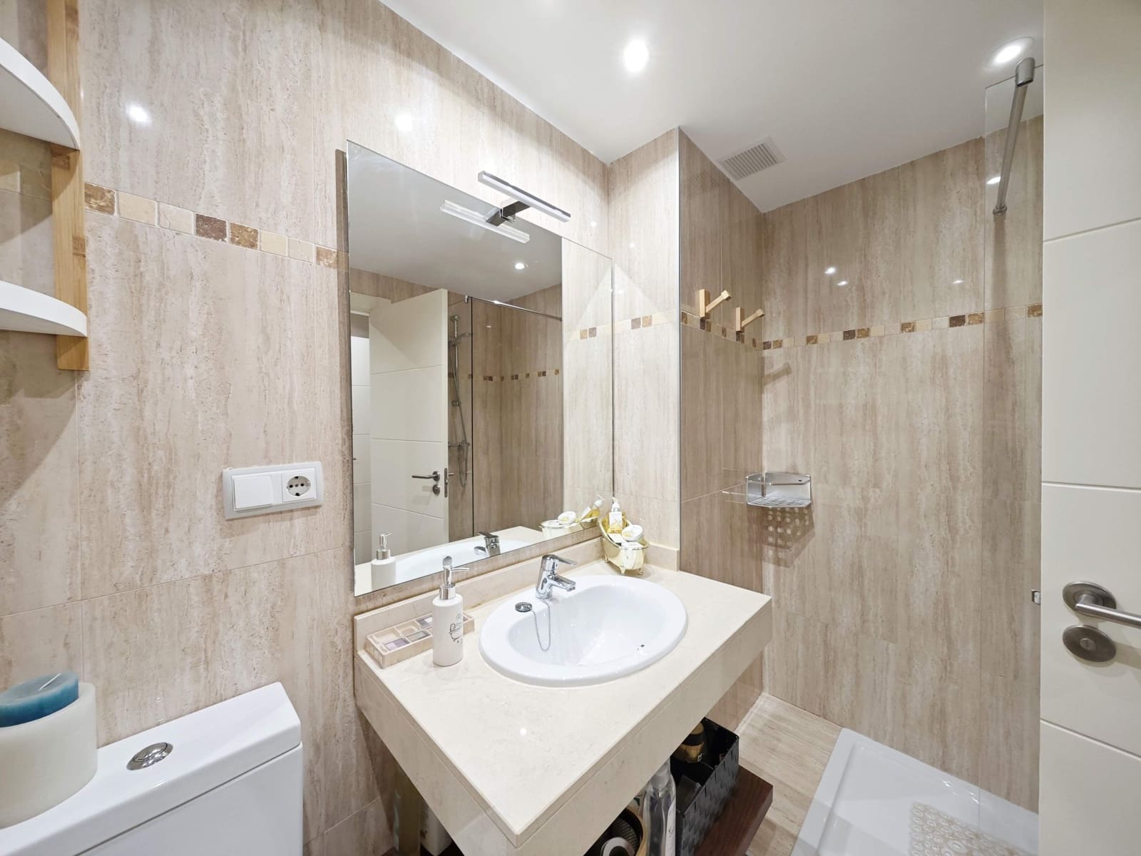 2 bedroom Apartment for sale in La Alcaidesa with pool garage - € 350,000 (Ref: 9502388)