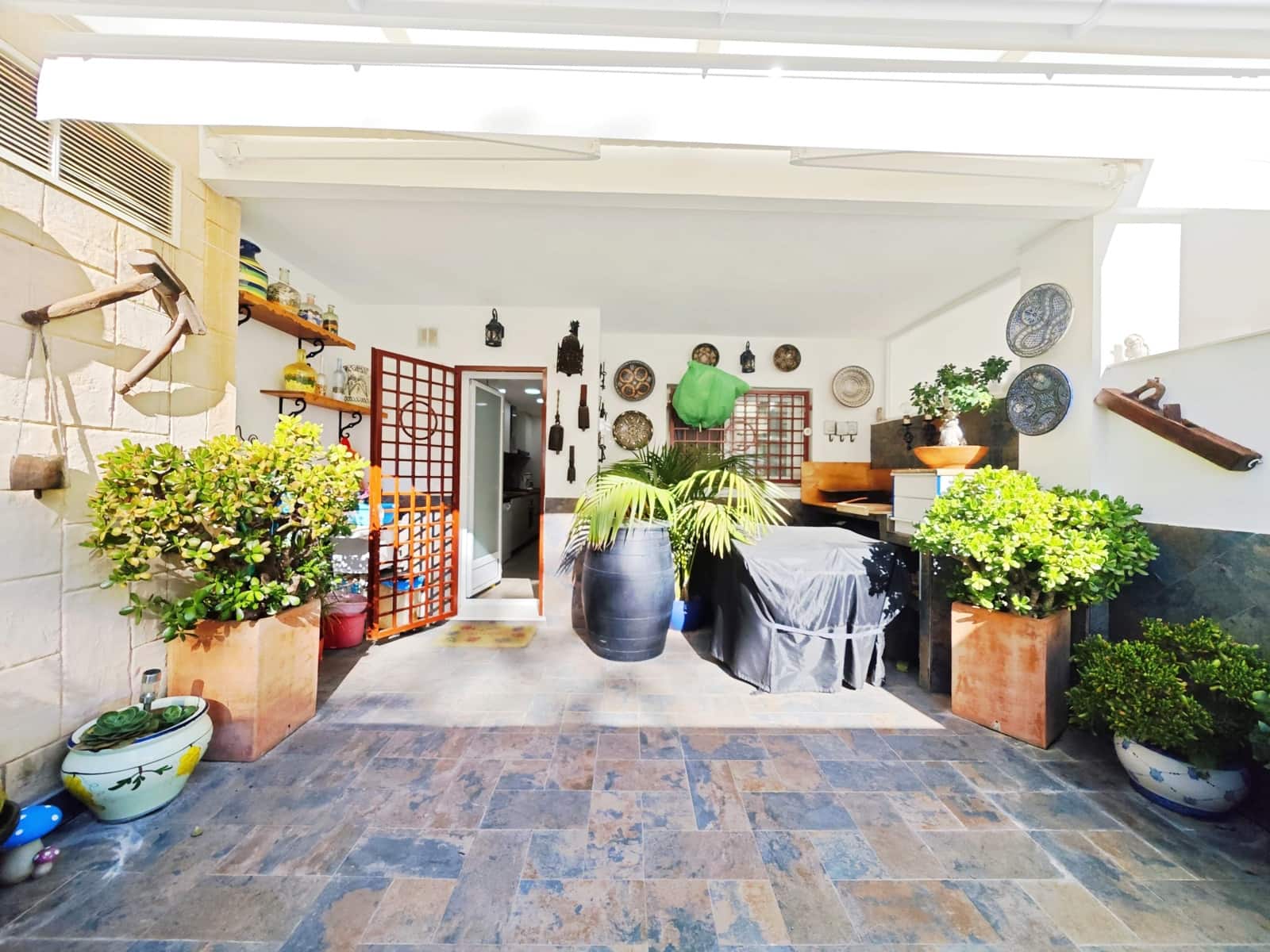 2 bedroom Apartment for sale in La Alcaidesa with pool garage - € 350,000 (Ref: 9502388)