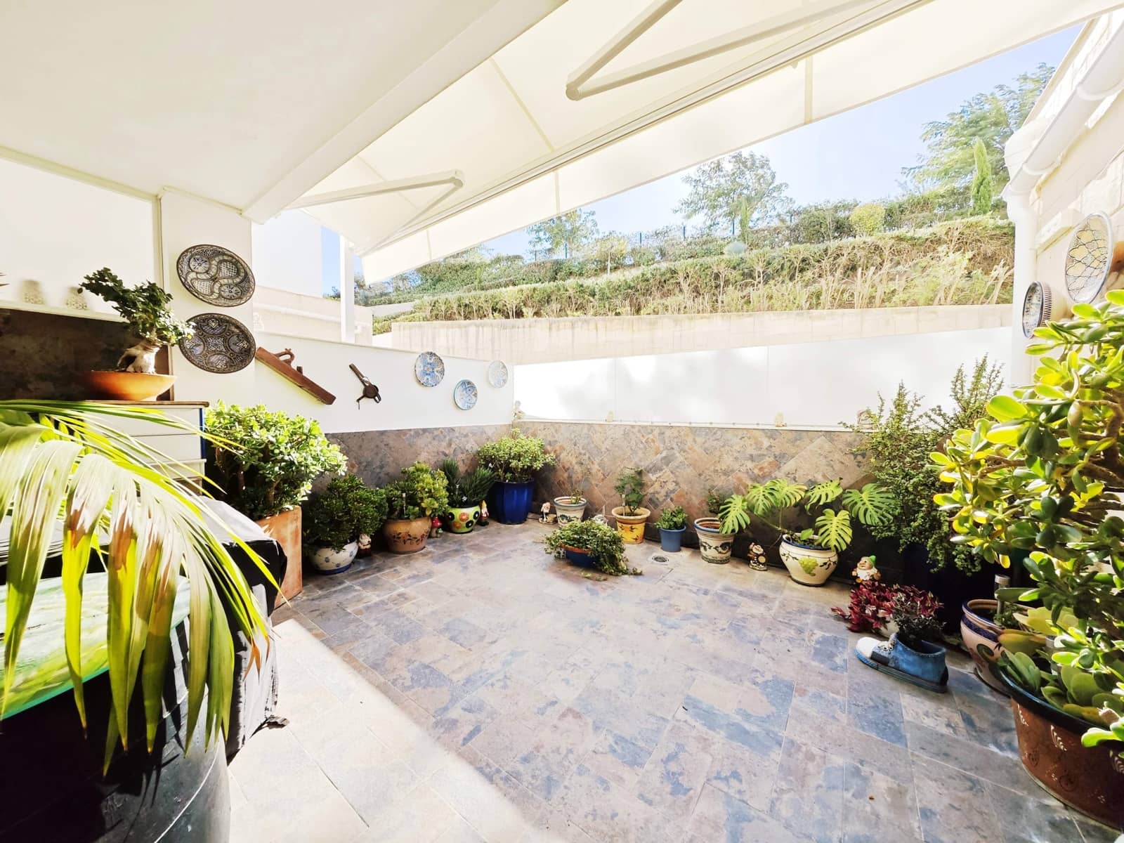 2 bedroom Apartment for sale in La Alcaidesa with pool garage - € 350,000 (Ref: 9502388)