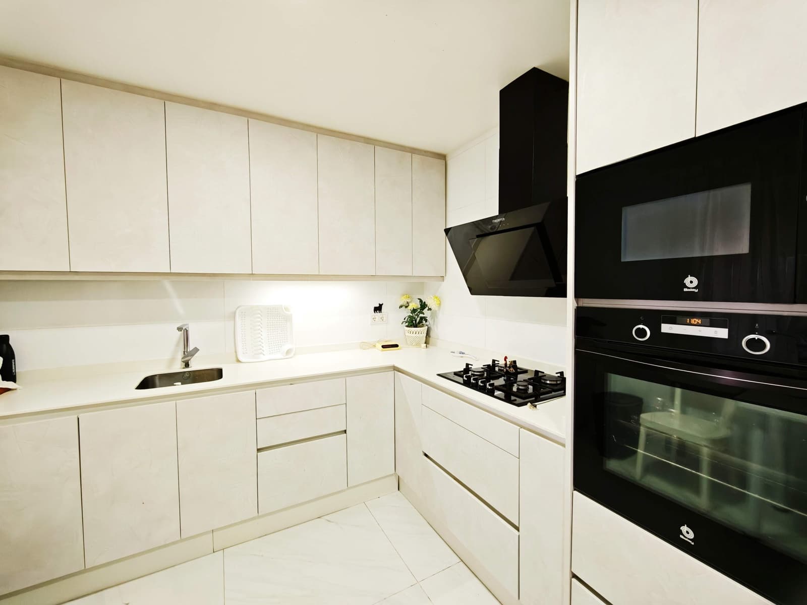 4 soverom Kjedet enebolig til salgs i Algeciras med svømmebasseng garasje - € 450 000 (Ref: 9502389)