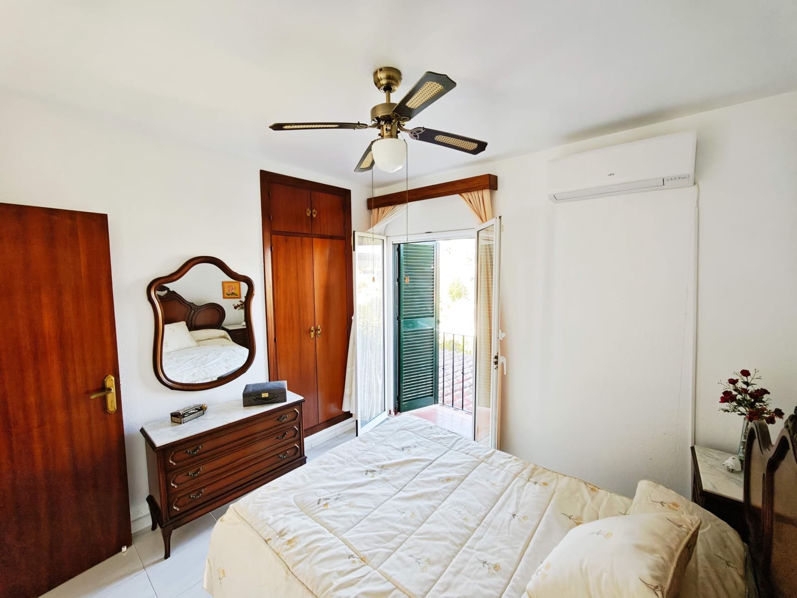 4 soverom Kjedet enebolig til salgs i Algeciras med svømmebasseng garasje - € 450 000 (Ref: 9502389)