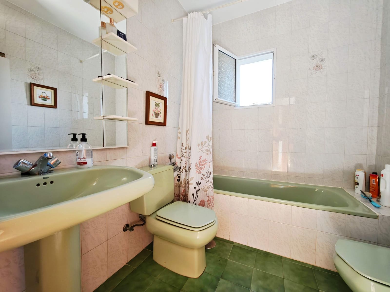 4 soverom Kjedet enebolig til salgs i Algeciras med svømmebasseng garasje - € 450 000 (Ref: 9502389)