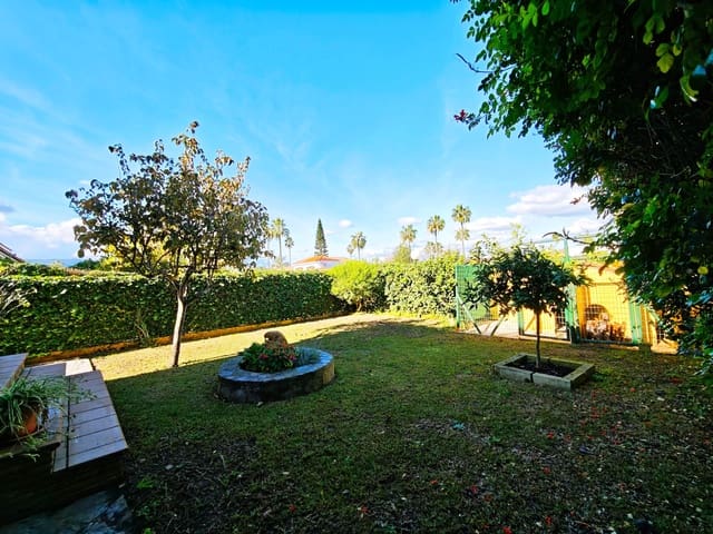 4 soverom Kjedet enebolig til salgs i Algeciras med svømmebasseng garasje - € 450 000 (Ref: 9502389)