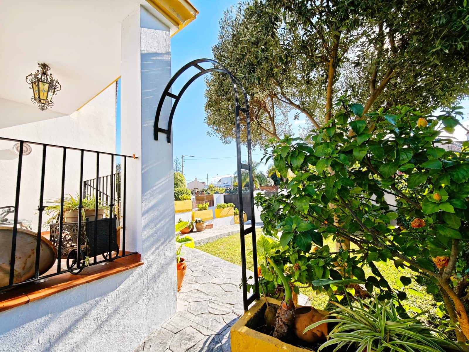 4 soverom Kjedet enebolig til salgs i Algeciras med svømmebasseng garasje - € 450 000 (Ref: 9502389)