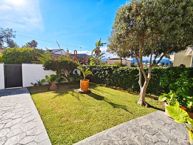 4 soverom Kjedet enebolig til salgs i Algeciras med svømmebasseng garasje - € 450 000 (Ref: 9502389)