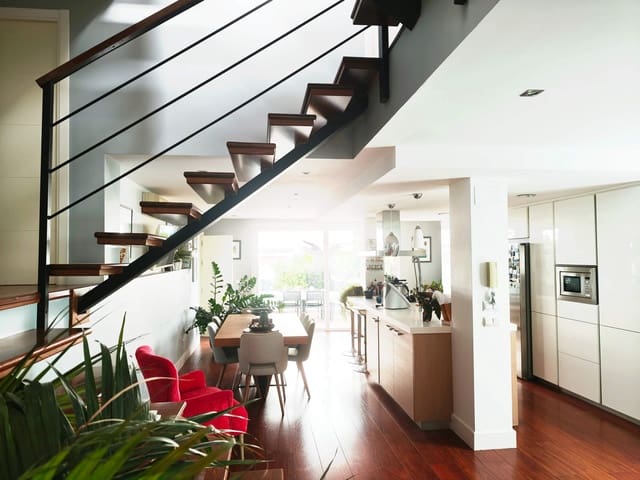 4 Zimmer Doppelhaus zu verkaufen in Algeciras mit Garage - 550.000 € (Ref: 9502390)