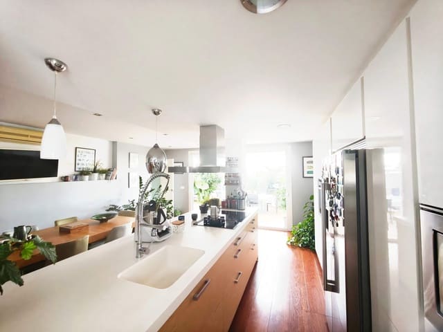 4 Zimmer Doppelhaus zu verkaufen in Algeciras mit Garage - 550.000 € (Ref: 9502390)