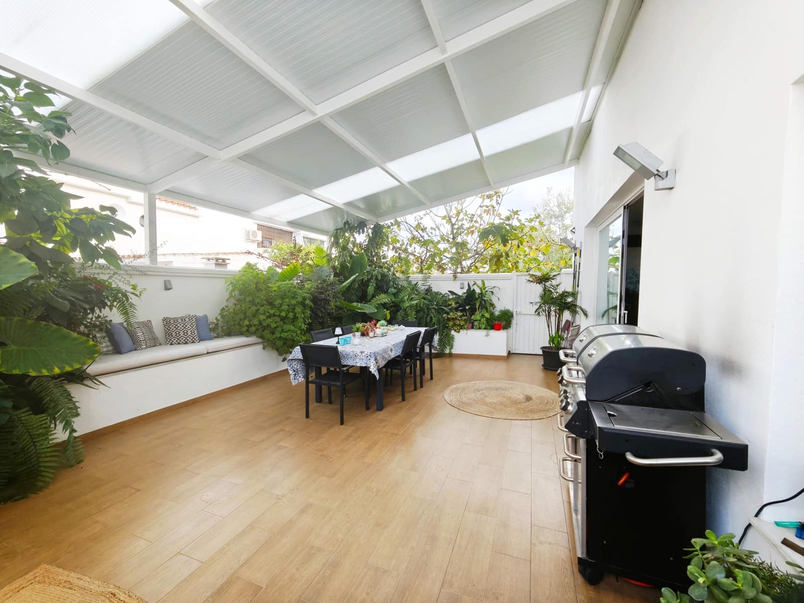 4 Zimmer Doppelhaus zu verkaufen in Algeciras mit Garage - 550.000 € (Ref: 9502390)