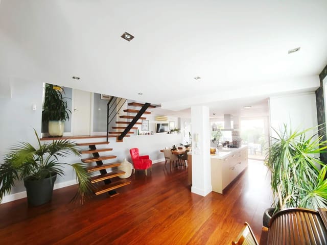 4 chambre Villa/Maison Semi-Mitoyenne à vendre à Algeciras avec garage - 550 000 € (Ref: 9502390)