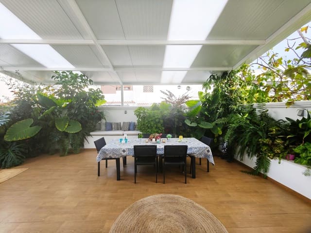 4 chambre Villa/Maison Semi-Mitoyenne à vendre à Algeciras avec garage - 550 000 € (Ref: 9502390)