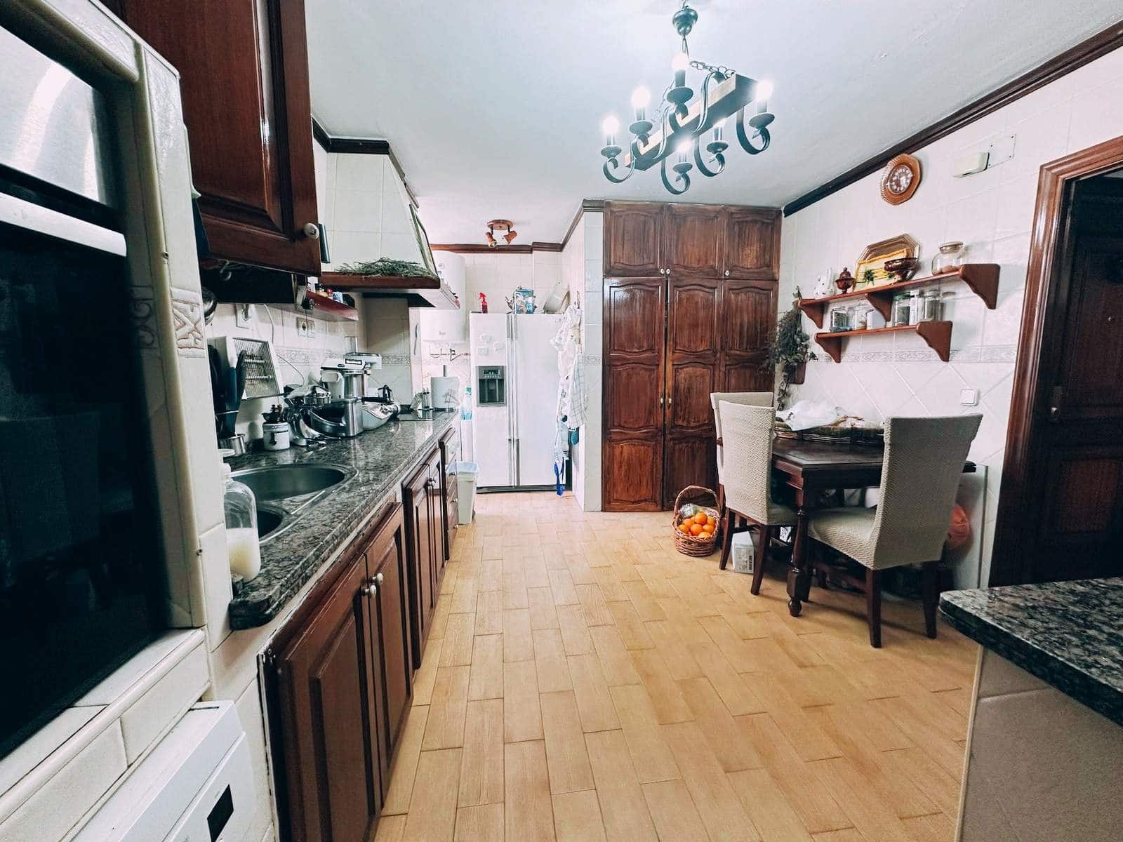 3 bedroom Flat for sale in La Linea de la Concepcion - € 223,000 (Ref: 9524336)